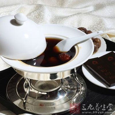 阿胶黄酒每次服两匙，此法适用于一般血虚症