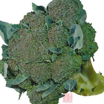 西兰花洗净切块待用