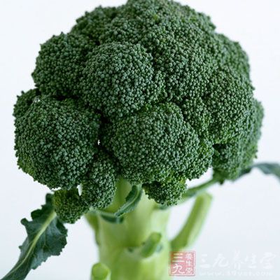 西兰花用手掰成小朵洗净