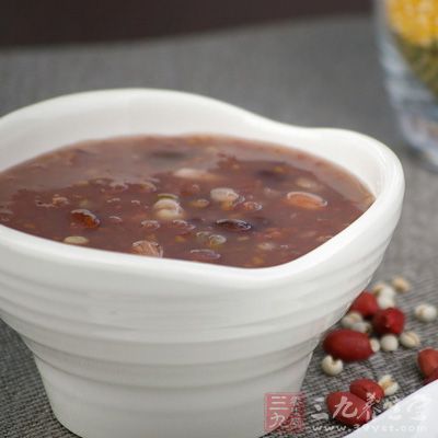 第一天断食，喝生姜红茶2杯(400ml)，杂粮粥