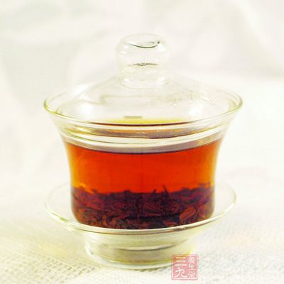 饮红茶前，不论采用何种饮法，都得先准备好茶具