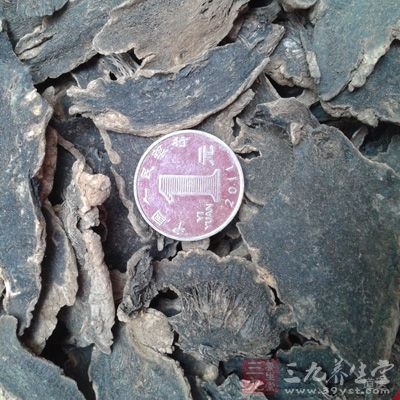 用于热毒炽盛的各种热证，取其清热泻火解毒的功效，治疗发热、咽肿、目赤、疮疖、脱疽等