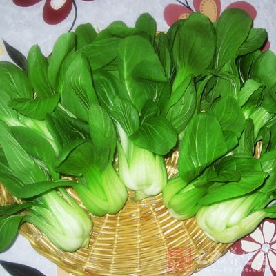 若要有效燃烧体内多馀的脂肪可以搭配一些绿色蔬菜等提高脂肪代谢