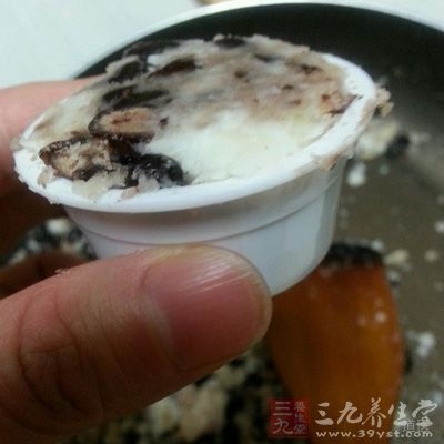 男性胃病患者不妨使用淮山制成小米山药糕，经常吃可以很好的改善胃疼情况