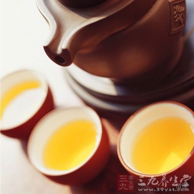 老年人饮用决明子茶不仅有助于大便通畅