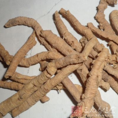 远志散寒解表，祛痰止咳，能治风寒咳嗽及咳痰