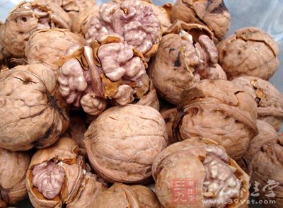 古书记载核桃仁能“通经脉，黑须发”