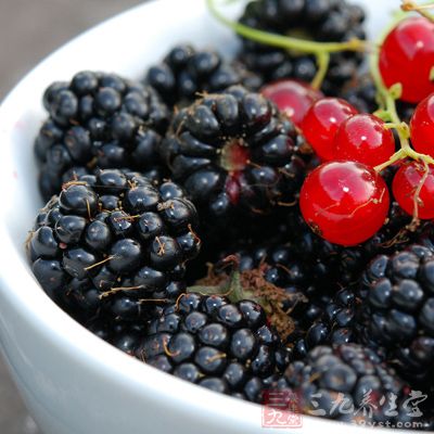 铜也存在于黑莓，菠萝，石榴，杏仁和南瓜种子中