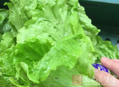 还可以在面包中加入生菜叶、火腿、奶酪、黄油