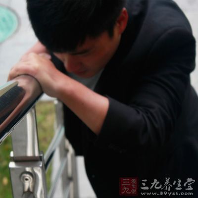 劳动时由地面提起重物，如姿势不正确，是最容易造成腰椎间盘损伤的动作