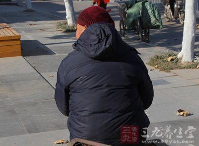 建议年龄较大者采用保守治疗