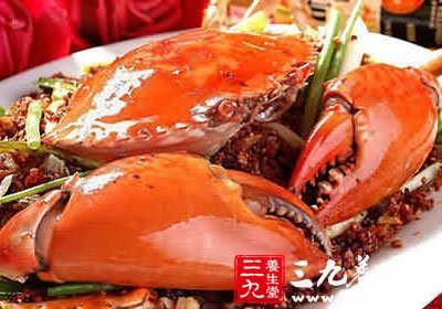 螃蟹具有一定的凉性，但是脾胃虚寒的如果爱吃螃蟹，但又担心会腹痛腹泻的话，可以再食用螃蟹后喝一杯生姜红糖水