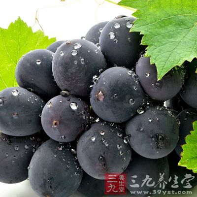 葡萄籽胶囊两粒，面粉、蜂蜜适量