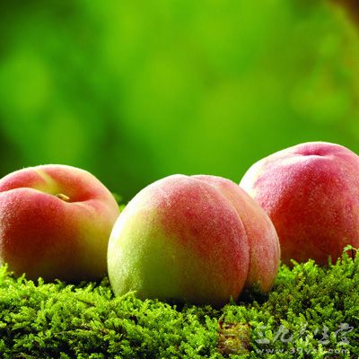 桃味甘而性温，过食则生热