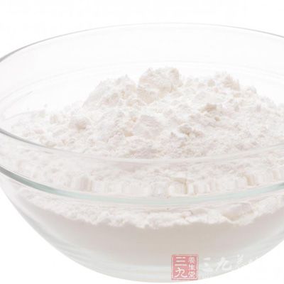 加入糖水和玉米淀粉，搅拌均匀