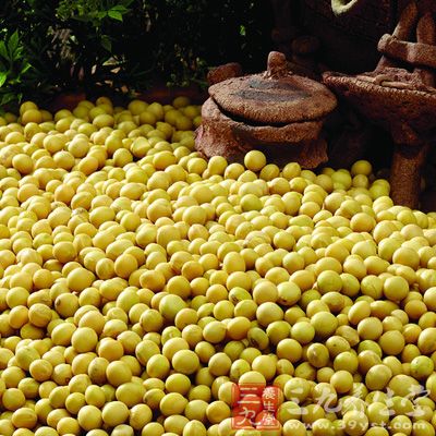 蹄髈中含有较多的蛋白质、脂肪和碳水化合物