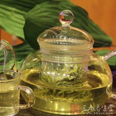 喝白茶的瘦身效果比喝绿茶更好