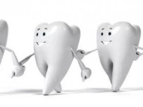 固齿的方法：排便时紧咬牙关，使牙根更加牢固