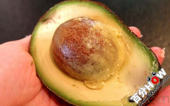 这种牛油果切开后，里面是这样子的