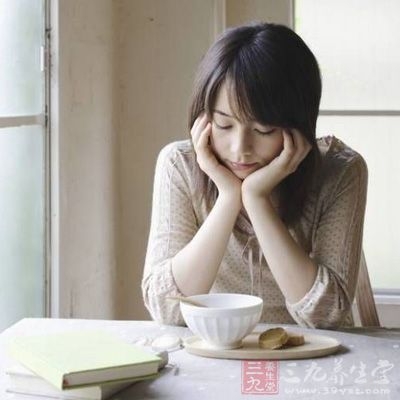 女性不叫多愁善感，在工作和家庭的压力下，心情郁闷，因此女性肾虚现象出现