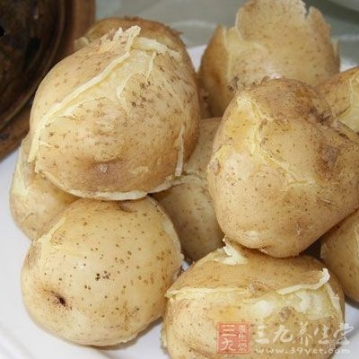 蒸3个土豆，吃两个，剩下一个2小时后吃