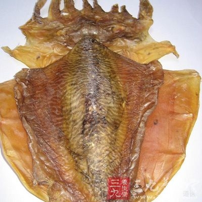 墨鱼干晒干时应趁热包装成散装入库密封