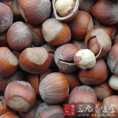 榛子本身富含油脂(大多为不饱和脂肪酸)其含量达到60.5%