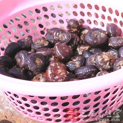 马蹄口感甜脆，营养丰富，含有蛋白质、脂肪、粗纤维、胡萝卜素