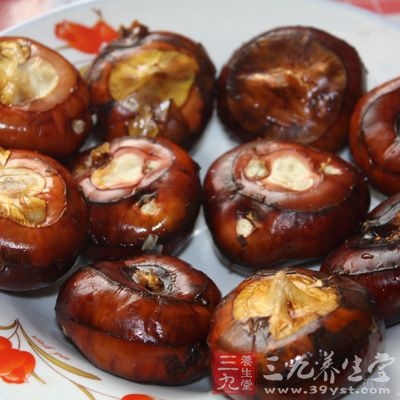 马蹄中含有磷是根茎蔬菜中最高的，而磷对牙齿骨骼的发育有很大好处