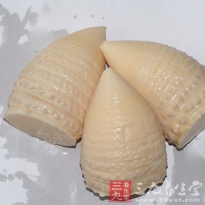 竹笋含有一种白色的含氮物质，构成了竹笋独有的清香，具有开胃、促进消化、增强食欲的作用
