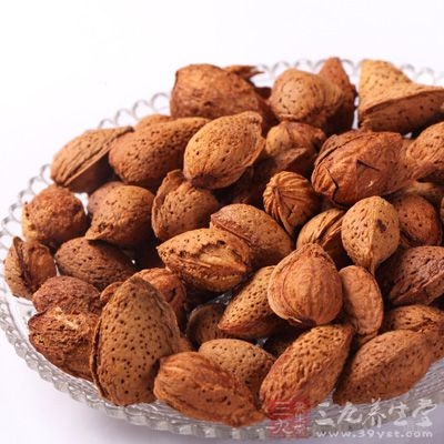 用杏仁一两，去皮尖，熬后磨细