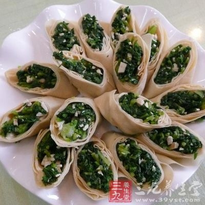 以荠菜500克，加水500克