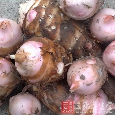 芋头为碱性食品，能中和体内积存的酸性物质，调整人体的酸碱平衡