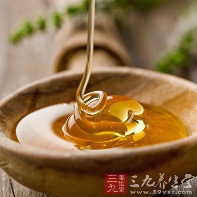 蜂蜜外用具有解毒、抗菌、消炎、滋润等功效