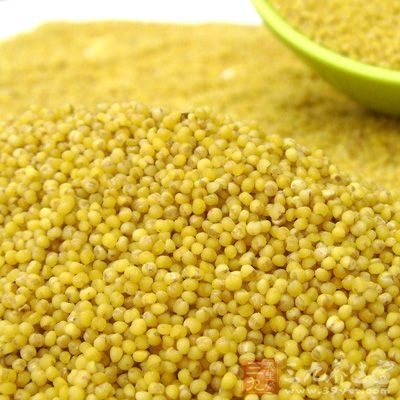 对准妈妈的好处：小米的营养丰富，可以均衡孕妇营养