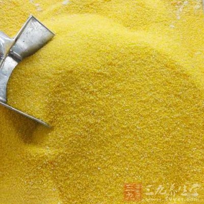 胡萝卜+小米二者都含类胡萝卜素，在体内可转成维生素A，有助于保健眼睛，滋养皮肤，延缓衰老