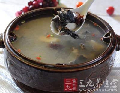 乌鸡的血清总蛋白和球蛋白质含量高于普通鸡