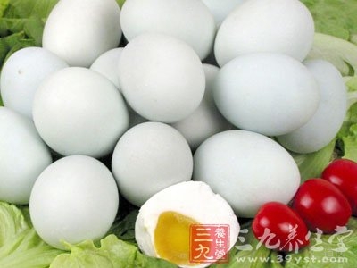 辣味咸蛋的腌制