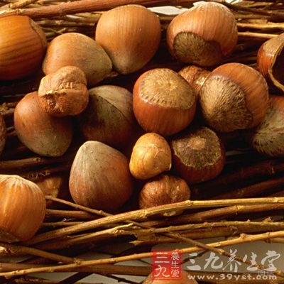 放在盐水中，在炉子上煮5分钟