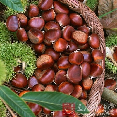 能刺激骨基质和骨细胞生长，使钙盐在骨组织中沉积