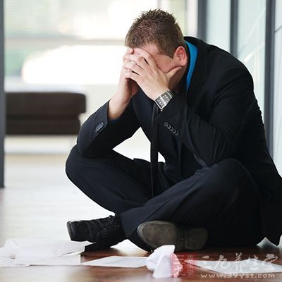 脑力工作压力大，头晕、头疼是常有的事，此时最简单的方法就是按摩太阳穴