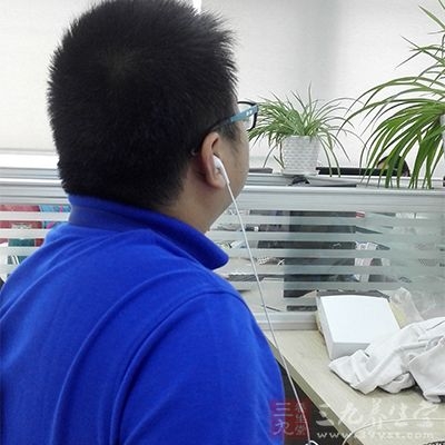 轻音乐有镇定作用，有助于纾解偏头痛