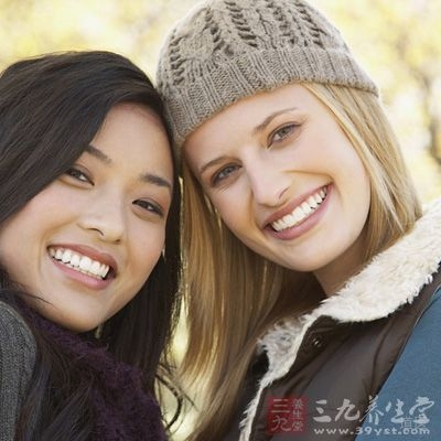 预防佝偻病，每日给孩子喂4滴，相当于吃进维生素A1200单位、维生素D400单位，既能满足婴儿每日维生素D需要量