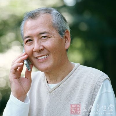 一般吃鱼肝油上午吃比较好，然后晚上睡觉前再搭配吃一粒钙剂更好