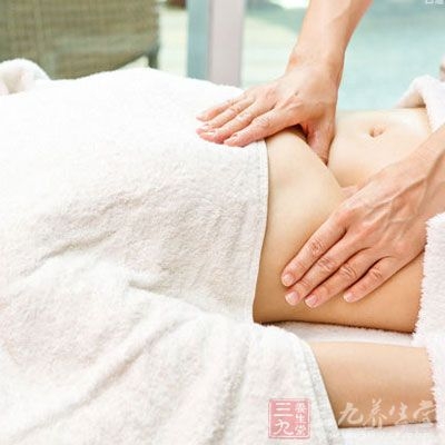 按摩腹部有助调理脾胃，加强运化