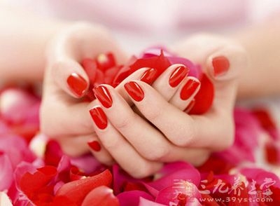 舌苔淡白、四肢冰凉