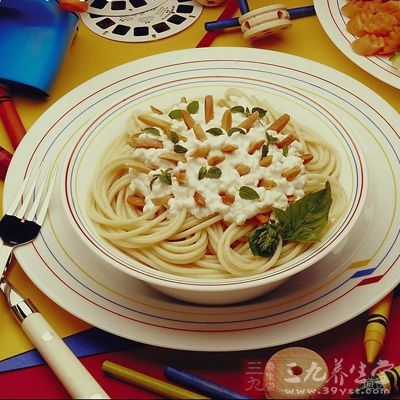 多因饮食不节，或劳倦过度，或忧思日久，损伤脾土，或抵抗力不足，素体虚弱