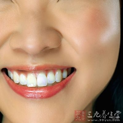 如果暂时不方便调理肾，那么我们可以先坚固牙齿