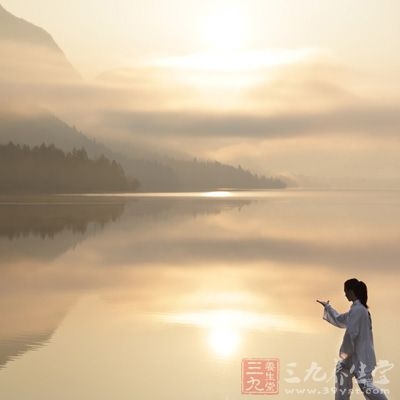 通常练两分钟就会浑身微汗，脚掌发热