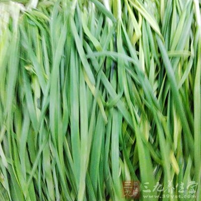 饮食上忌食辛热之品，如韭菜